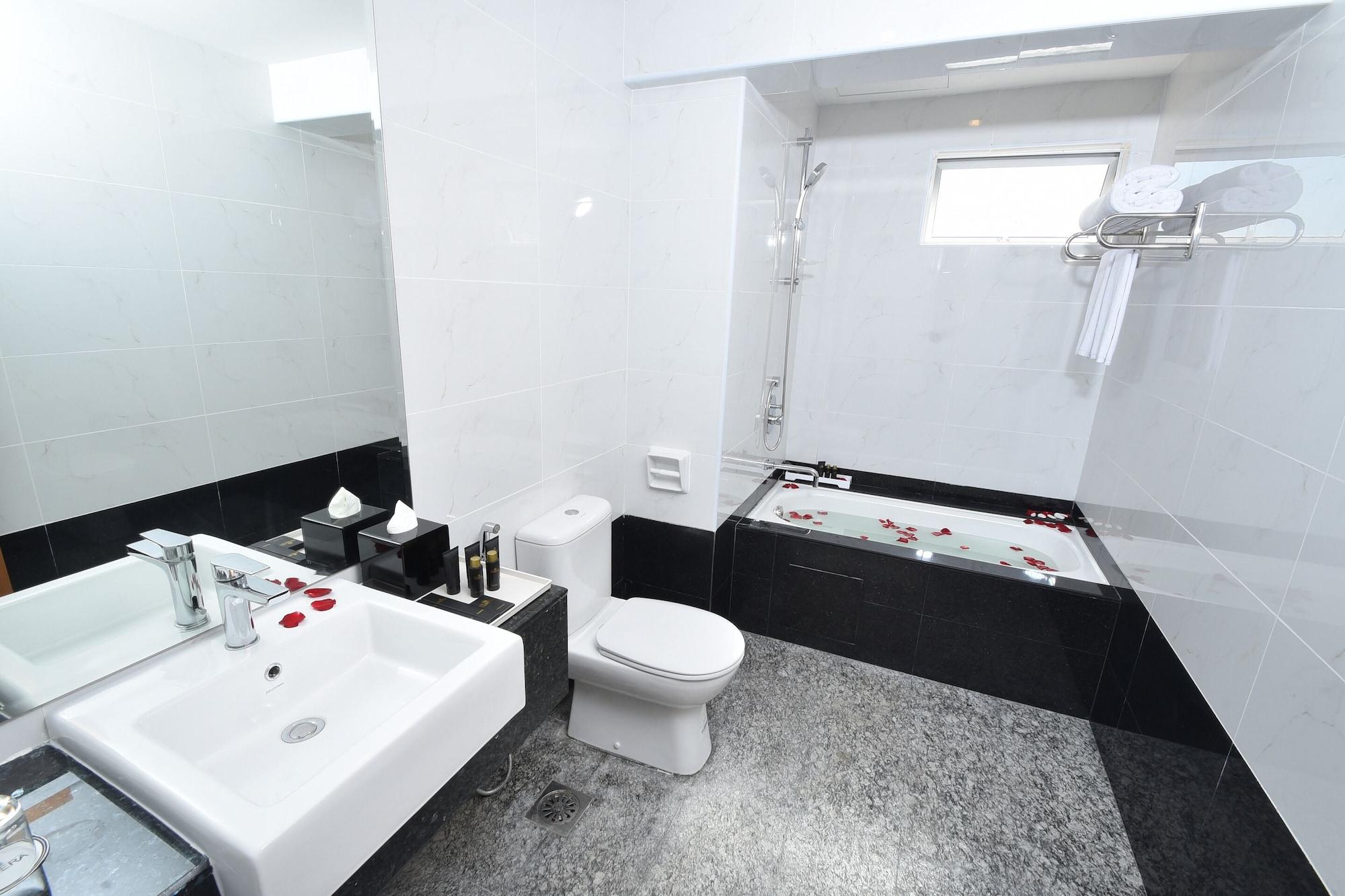 Tenera Hotel Bangi Esterno foto A modern bathroom