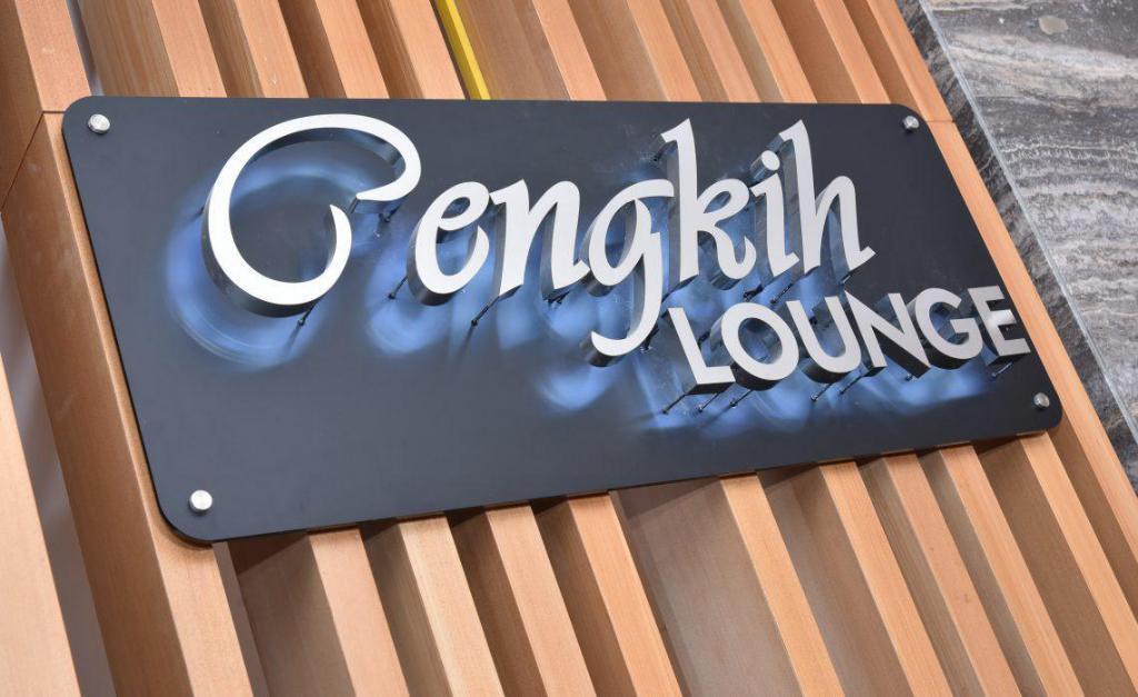 Tenera Hotel Bangi Esterno foto Penguin Lounge