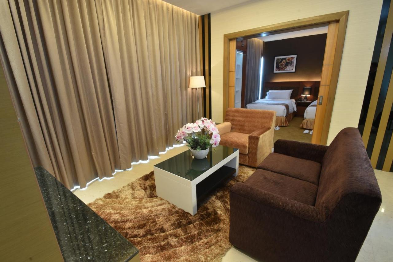 Tenera Hotel Bangi Esterno foto Suite room