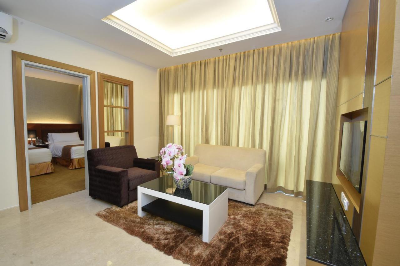 Tenera Hotel Bangi Esterno foto Suite