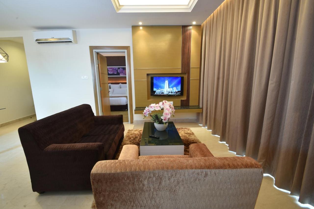 Tenera Hotel Bangi Esterno foto Living room